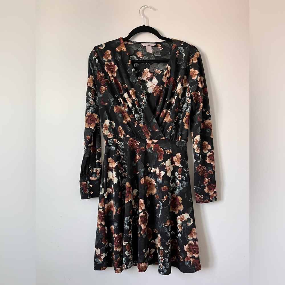 H&M v-neck floral long sleeve dress size small